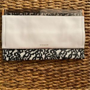 COACH PRAIRIE WRISTLET white black Evening Bag in PEBBLE New without tags